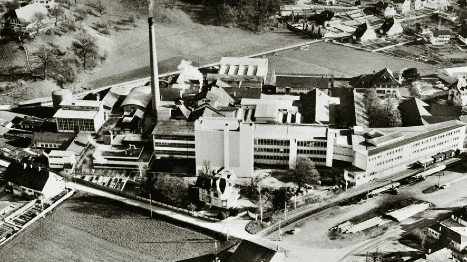 Photographie aérienne de l'usine d'Ovomaltine