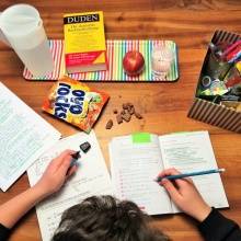 Kind bei der Prüfungsvorbereitung