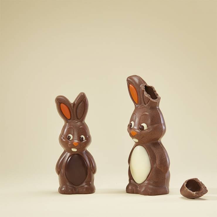 Ovo Osterhase mit abgebissenem Ohr